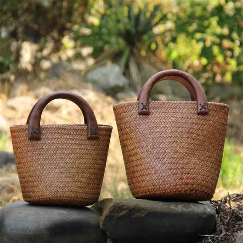 Handmade Wood Handle Straw Bag Vintage Woven Handbags Seaside Vacation Bag Rattan Bucket Bag